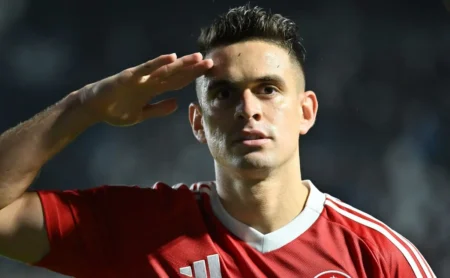 Rafael Borré quebra jejum de quase três meses e marca com a camisa do Internacional