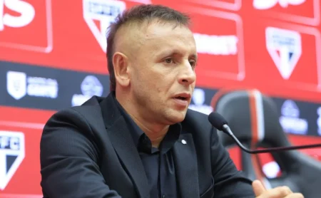 Rafinha alerta e garante foco total no jogo contra o Flamengo: “O mais importante”