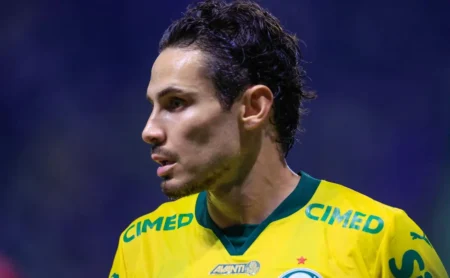 Raphael Veiga negocia com o América do México e pode deixar o Palmeiras por empréstimo Raphael Veiga negocia com o América do México e pode deixar o Palmeiras por empréstimo
