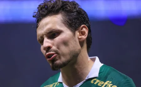 Raphael Veiga indica saída do Palmeiras e América-México agiliza acordo. Raphael Veiga indica saída do Palmeiras e América-México agiliza acordo.
