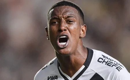 Robert Renan se firma como destaque defensivo do Vasco para o clássico contra o Flamengo no Carioca