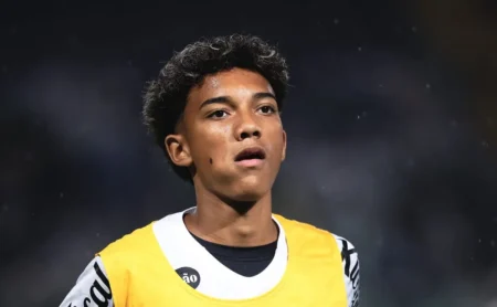 Robinho Júnior perde espaço no Santos em 2026: decisão de Vojvoda reduz minutagem do atacante