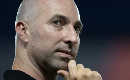 Rodrigo Bellão repete a base da escalação para Sampaio Corrêa x Botafogo; rival faz duas mudanças