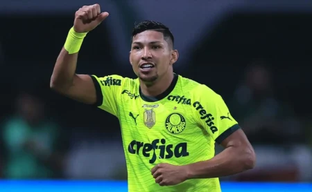 Rony, ex-Palmeiras, recebe proposta do Corinthians após temporada irregular no Atlético-MG Rony, ex-Palmeiras, recebe proposta do Corinthians após temporada irregular no Atlético-MG