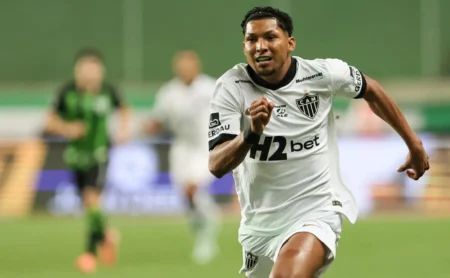 Rony quase no Santos, mas negociação esfria e atacante avalia proposta do Corinthians