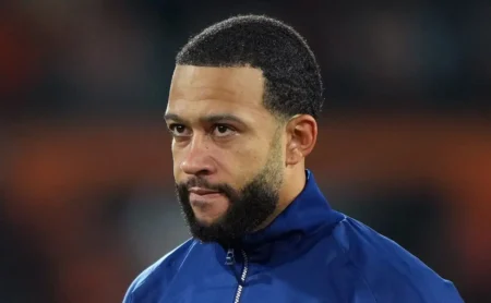 Saída de Memphis Depay do Corinthians para a Arábia Saudita: clube busca parceiro para renovação.