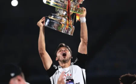 Saída de Romero do Corinthians é oficializada após despedida: “oito anos honrando a camisa”