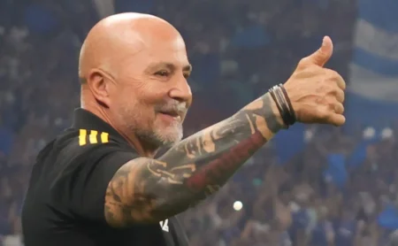 Sampaoli aprova contratação e Santos aguarda proposta por Victor Hugo