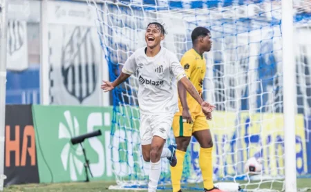 Santos anuncia nova baixa no elenco e Vojvoda libera Hyan para o Avaí