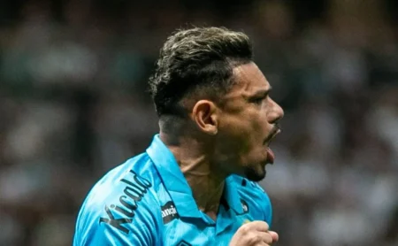 Santos busca dispensar Tiquinho Soares, e Remo demonstra interesse no atacante Santos busca dispensar Tiquinho Soares, e Remo demonstra interesse no atacante