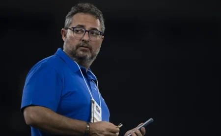 Santos busca reforços: volante e ponta-esquerda após bom desempenho no Paulistão