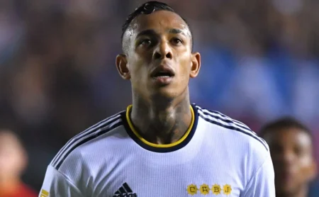 Santos é chapado após fechar com Gabigol e vê Sebastian Villa perto do River Plate Santos é "chapado" após fechar com Gabigol e vê Sebastian Villa perto do River Plate