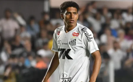 Santos define uso de recursos da venda de Souza como prioridade para pagamento de salários