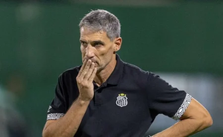 Santos em crise: pior sequência com Vojvoda e clássico contra o São Paulo pode ser decisivo