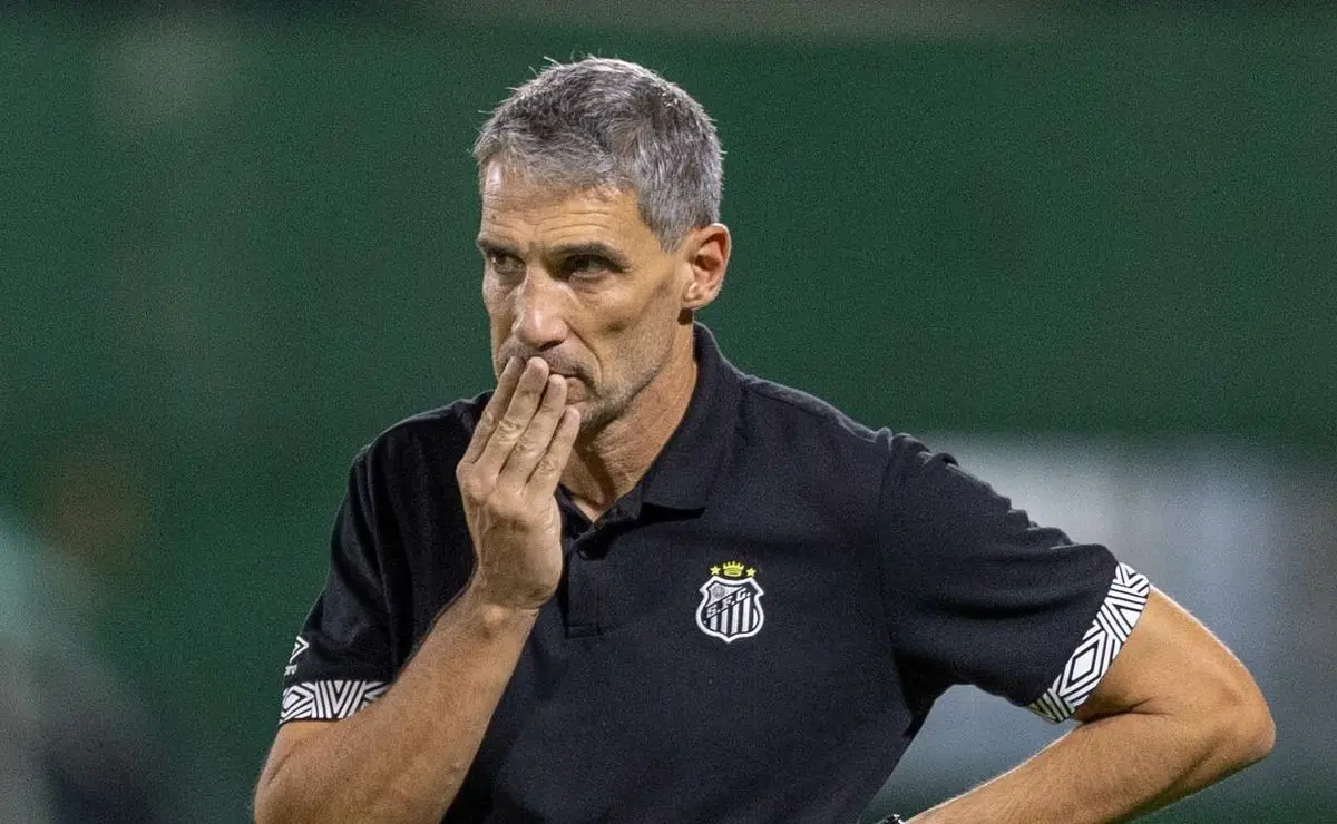 Santos em crise: pior sequência com Vojvoda e clássico contra o São Paulo pode ser decisivo Santos em crise: pior sequência com Vojvoda e clássico contra o São Paulo pode ser decisivo