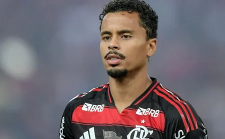 Santos entra na disputa por Allan, rivalizando com São Paulo e Corinthians.