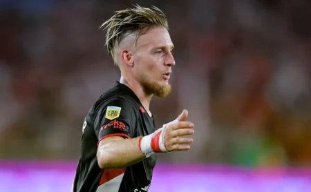 Santos esbarra em Ascacibar e segue à procura de volante.