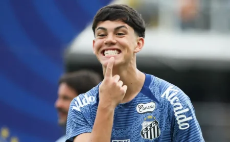 Santos negocia empréstimo de JP Chermont ao Ajax, com opção de compra. Santos negocia empréstimo de JP Chermont ao Ajax, com opção de compra.