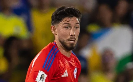 Santos recebe informações sobre negociação com Loyola; contratação estagnada, confirma presidente do Independiente