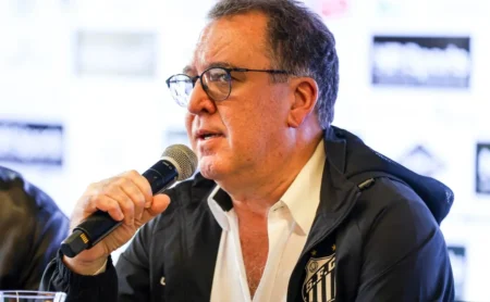 Santos redefine estratégia no mercado, prioriza jovens e discute futuro de Michael Santos redefine estratégia no mercado, prioriza jovens e discute futuro de Michael