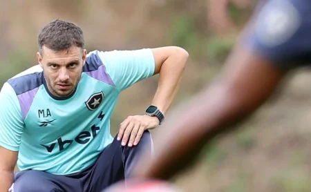 Savarino, com futuro indefinido, é monitorado pelo Botafogo e terá conversa com Anselmi