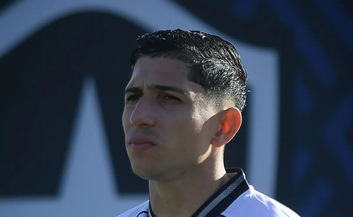 Savarino mantém diálogo com Textor e confirma permanência no Botafogo apesar de propostas