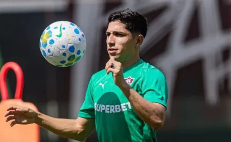 Savarino regularizado: estreia se aproxima e Zubeldía define como utilizá-lo no Fluminense Savarino regularizado: estreia se aproxima e Zubeldía define como utilizá-lo no Fluminense