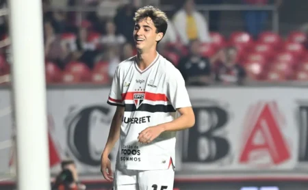 São Paulo aprova venda de Rodriguinho ao Bragantino por quantia milionária São Paulo aprova venda de Rodriguinho ao Bragantino por quantia milionária