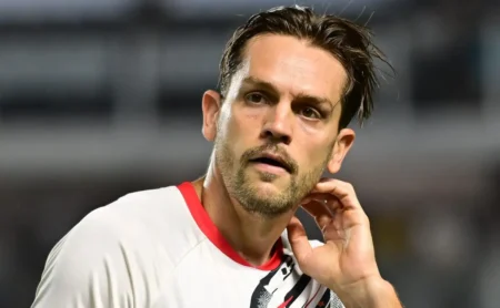 São Paulo busca reviver dupla Dória e Tolói na zaga após 11 anos São Paulo busca reviver dupla Dória e Tolói na zaga após 11 anos