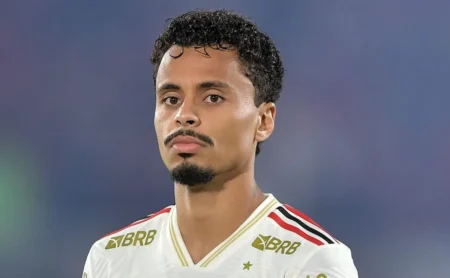 São Paulo corre risco de perder Allan para o Corinthians em disputa acirrada.