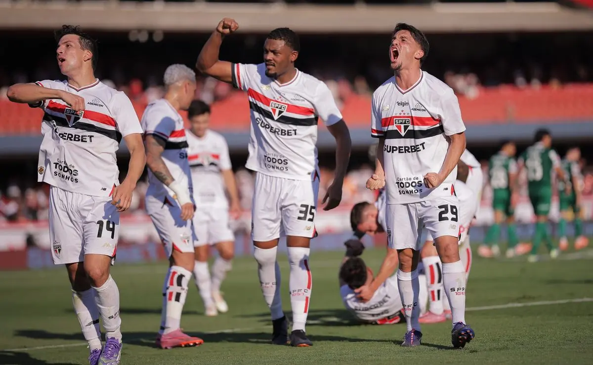 São Paulo em crise: Casagrande afirma que clube não brigará por títulos São Paulo em crise: Casagrande afirma que clube não brigará por títulos