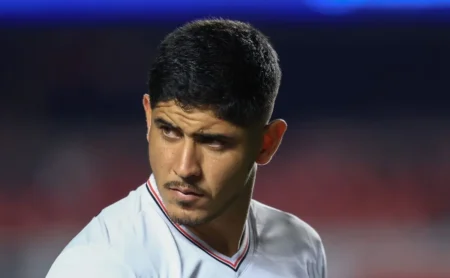 São Paulo sofre goleada por 3 a 0 para o Mirassol com gol contra de Alan Franco no Paulistão São Paulo sofre goleada por 3 a 0 para o Mirassol com gol contra de Alan Franco no Paulistão