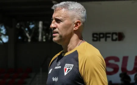 São Paulo terá desfalque importante em jogo decisivo contra o Palmeiras; veja a provável escalação São Paulo terá desfalque importante em jogo decisivo contra o Palmeiras; veja a provável escalação