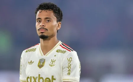 São Paulo tem interesse em Allan, mas meio-campista do Flamengo demonstra preocupação com a crise financeira do clube.