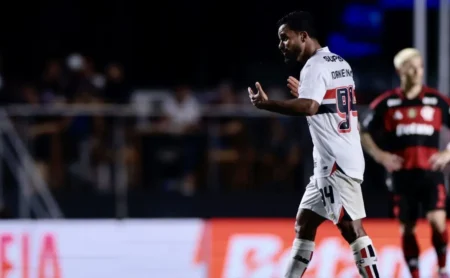 São Paulo vira o jogo contra o Flamengo com gols de Luciano e Danielzinho