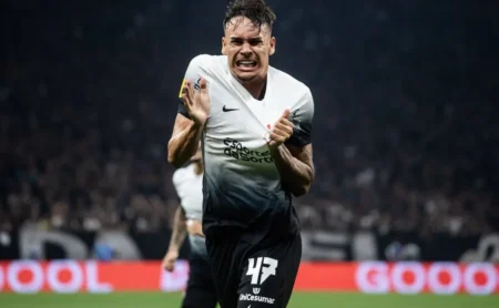 Tchoca perde gol inacreditável na pequena área e Corinthians sofre diante do Bragantino