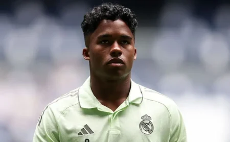 Técnico do Real Madrid comenta sobre a saída de Endrick e detalha situação do atacante