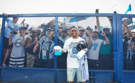 Tetê em Porto Alegre: Grêmio planeja estreia do reforço e indica jogo na Arena