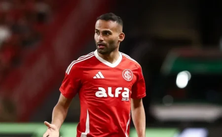 Thiago Maia: Santos e Monterrey sondam situação, e futuro no Inter é incerto
