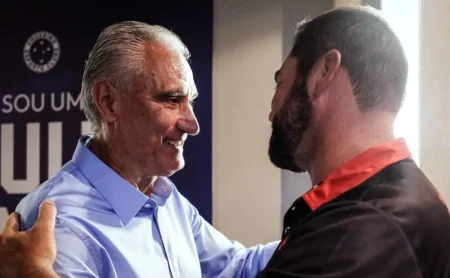 Tite ouve relato de Danilo, técnico do Pouso Alegre, após derrota do Cruzeiro: “Dia especial” Tite ouve relato de Danilo, técnico do Pouso Alegre, após derrota do Cruzeiro: “Dia especial”