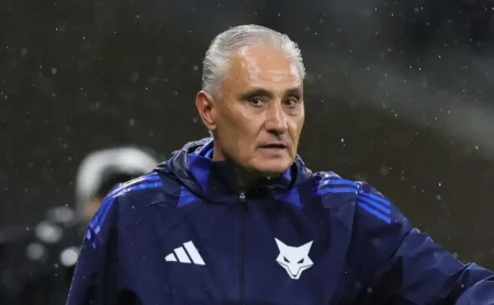 Tite preserva titulares de olho no clássico; Cruzeiro cai em casa para o Democrata