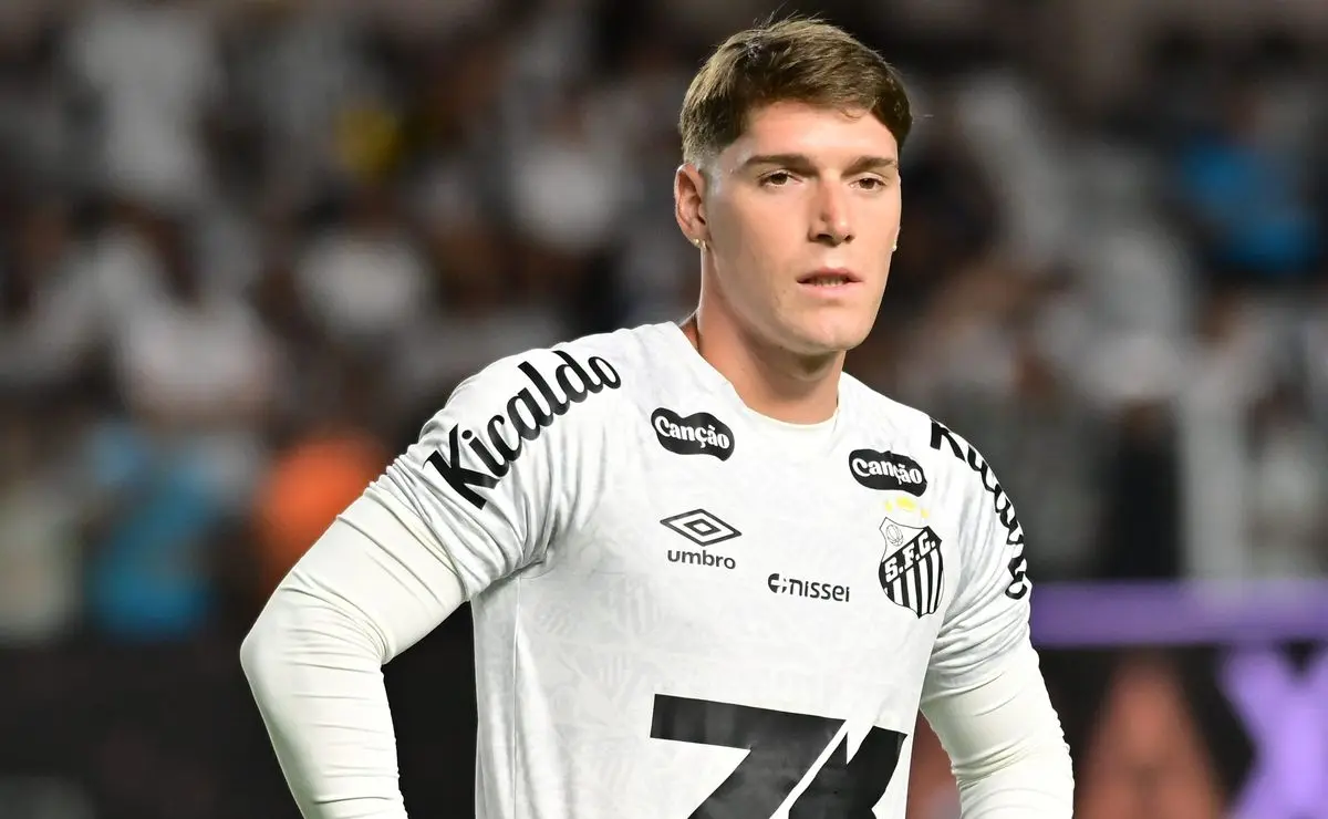 Torcida do Santos critica atuação de Rollheiser contra o Palmeiras: Dinheiro mal gasto Torcida do Santos critica atuação de Rollheiser contra o Palmeiras: "Dinheiro mal gasto"