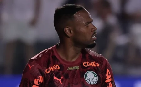 Torcida do Palmeiras reage com ira a Carlos Miguel após gol do São Paulo no clássico