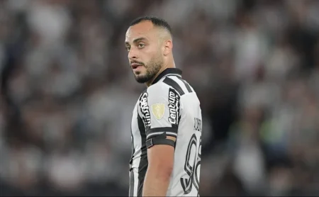 Torino-ITA eleva proposta por Arthur Cabral a R$ 75 milhões e Botafogo aceita negociar atacante