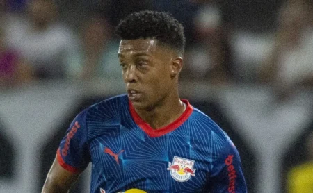 Vanderlan, ex-jogador do Palmeiras, passa por cirurgia cerebral bem-sucedida e se recupera Vanderlan, ex-jogador do Palmeiras, passa por cirurgia cerebral bem-sucedida e se recupera