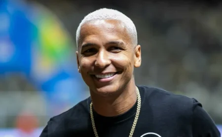 Vasco busca Deyverson, que pode ser reforço sem custos após rescisão com o Fortaleza Vasco busca Deyverson, que pode ser reforço sem custos após rescisão com o Fortaleza