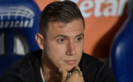 Vasco entra em alerta com interesse do Besiktas em Lucas Piton