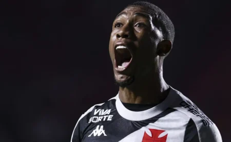 Vasco fecha venda de Rayan ao Bournemouth por R$ 245 milhões; contrato até 2031 e salário de R$ 1,5 milhão Vasco fecha venda de Rayan ao Bournemouth por R$ 245 milhões; contrato até 2031 e salário de R$ 1,5 milhão