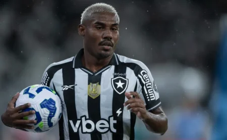 Vasco negocia empréstimo de Cuiabano, campeão da Libertadores pelo Botafogo e vinculado ao Nottingham Forest Vasco negocia empréstimo de Cuiabano, campeão da Libertadores pelo Botafogo e vinculado ao Nottingham Forest