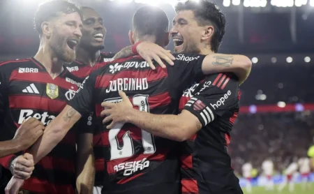 Vasco recebe reforço inesperado e Flamengo poupa Jorginho no clássico do Carioca